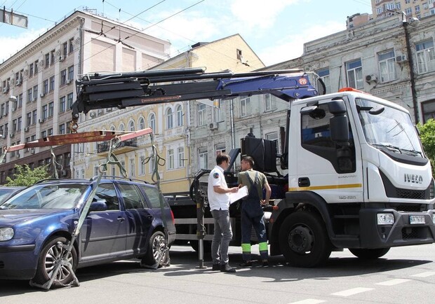 Руководству Инспекции парковки Киева объявили о подозрении. Фото: Telegram-канал Константина Усова