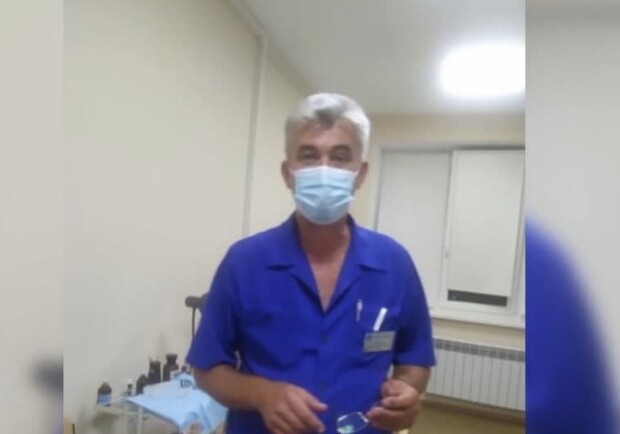 В киевской больнице врач отказывает в помощи подростку, которого привезла "скорая". Фото: скриншот