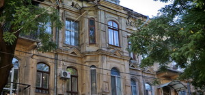 Очень красиво: в историческом доме Одессы восстановили потолочную роспись 