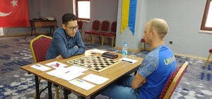 Чемпионы мира: сборная Украины выиграла командный турнир по шашкам