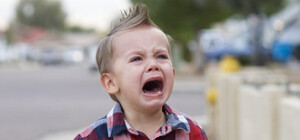 Пострадал ребенок: в Днепре хулиганы спрятали хлопушку в упаковку от игрушки