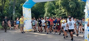 В честь погибших Героев Украины: в Запорожье прошел патриотический забег