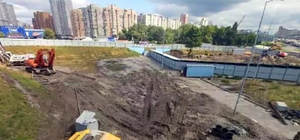 Для очередного ТЦ: возле станции метро 