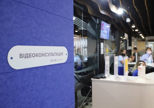 На Святошино открыли первую кабину для юридических консультаций. Фото: КГГА