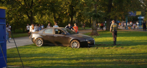 Поверил в себя: на ВДНГ автохам увяз на новом газоне и испортил покрытие