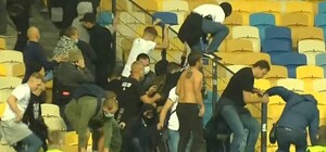 За драку болельщиков: 