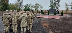 Год после авиакатастрофы под Чугуевом: на месте гибели 26 человек установили памятный камень