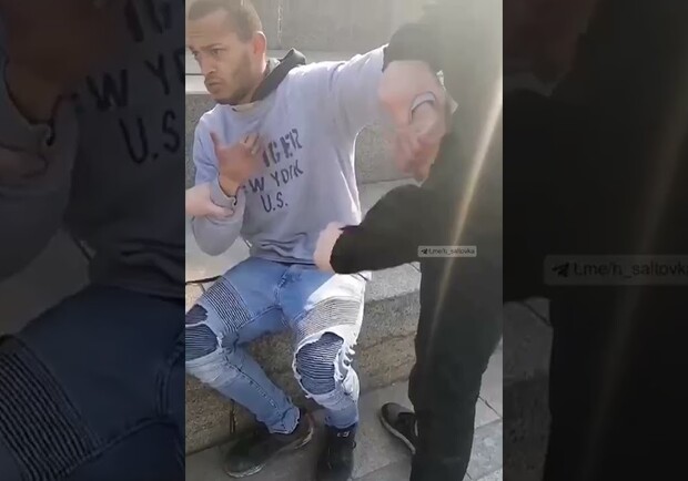 В центре Киева избили уличного музыканта Дэнчика из-за песен Моргенштерна. Фото: memepedia