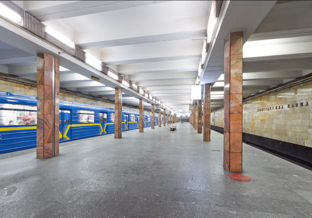 В метро объяснили, зачем меняют плитку на "Контрактовой площади". Фото: tov_tob - LiveJournal
