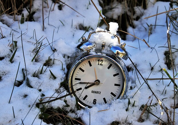 Перевод часов на зимнее время 2021: когда украинцы переведут время. Фото: pixabay