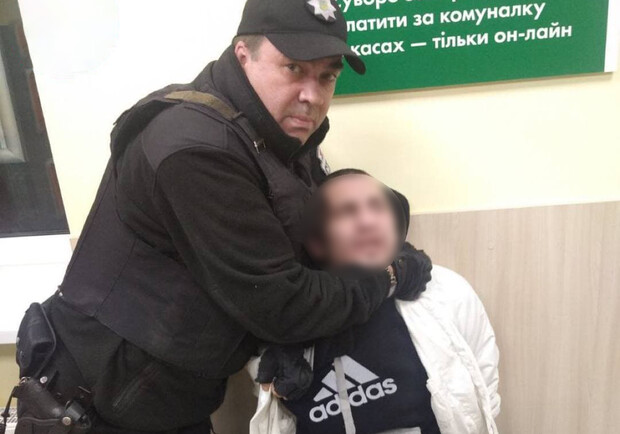 Нна отрадном задержали неудачливого грабителя банка. Фото: Киев оперативный