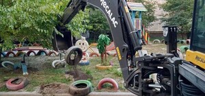 Пережиток прошлого: из дворов Святошинского района вывозят старые покрышки
