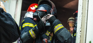 Погиб при пожаре: на Демеевке в квартире нашли тело пожилого мужчины