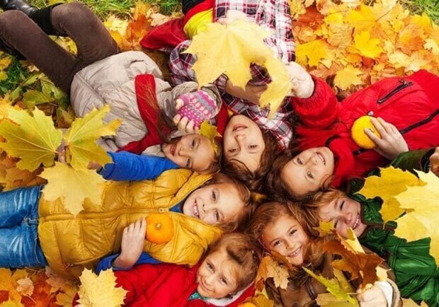 В Киеве школьные каникулы начнутся с 23 октября. Фото: Рівне 1
