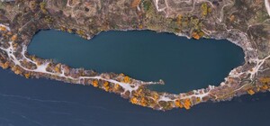 Место с богатой историей: как с высоты выглядит озеро в Старых Кодаках