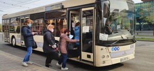 Первый день новых ограничений: как в Запорожье работает общественный транспорт