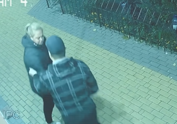 В Киеве священнослужитель набросился с кулаками на соседку. Фото: Youtube/Надзвичайні новини. ICTV