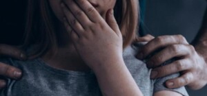 Попросил помочь: на Троещине пожилой мужчина похитил 20-летнюю девушку