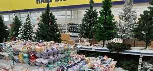 Праздники не за горами: в Одессе уже начали продавать новогодние украшения