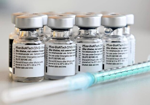 В Украину доставили 1,4 миллиона доз вакцины Pfizer. Фото: amp.dw.com