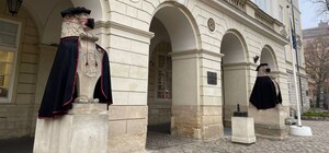 З нагоди Дня студента львівських левів на площі Ринок одягнули у мантії