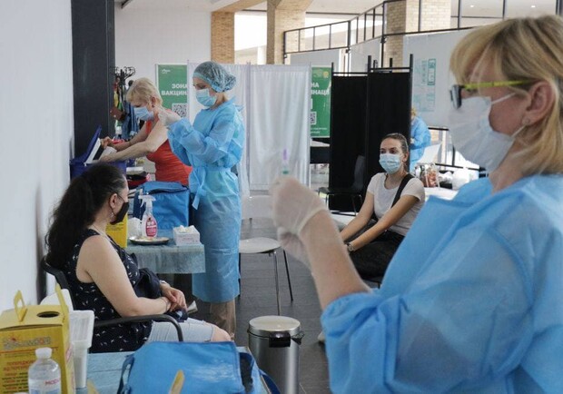 В Украине запустили онлайн-сервисы для поиска Covid-вакцин в пунктах прививки. Фото: city-adm.lviv.ua