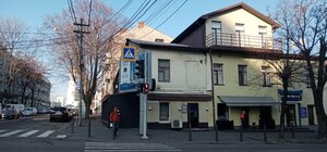 В центре Днепра уничтожили мурал со сценой из ужастика 