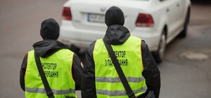 Сколько на самом деле зарабатывают инспекторы по парковке в Киеве