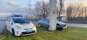 На Набережной Заводской авто врезалось в билборд