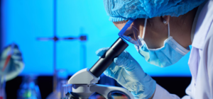 Кто чаще болеет и главные симптомы: что известно о новом штамме коронавируса 