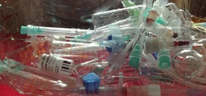 Под Киевом незаконно сбрасывали опасные медицинские отходы