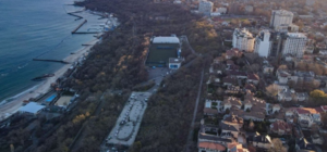 Возле пляжа 