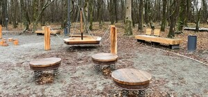 На Білогорщі облаштували оригінальні дитячі майданчики (фото)