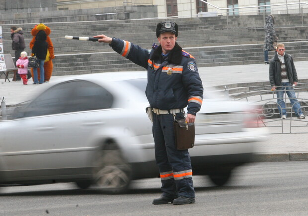 Пешеходы в Киеве нарушают ПДД ненамного меньше водителей. Фото Максима Люкова. 