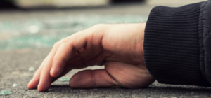 Возле Дворца спорта в Харькове умер мужчина