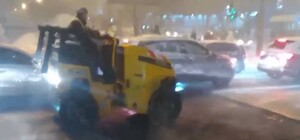 Кто укладывал асфальт в Киеве во время снегопада: Киевавтодор прокомментировал ситуацию