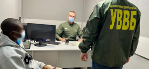 Хотел учить украинский: нигериец пытался попасть в Одессу и предлагал взятку пограничникам