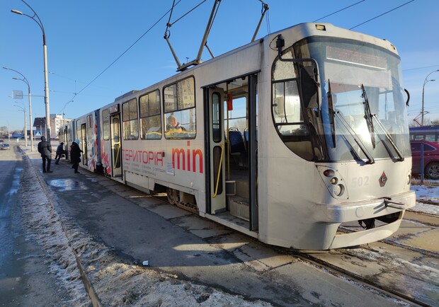 На открытой позавчера линии скоростного трамвая на Борщаговке большинство остановок не функционирует