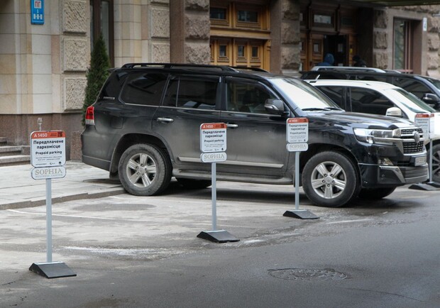 В Киеве можно забронировать место на парковке на месяц 