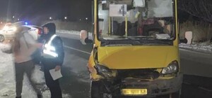 У Червонограді 17-річний хлопець за кермом «БМВ» влетів у маршрутку 