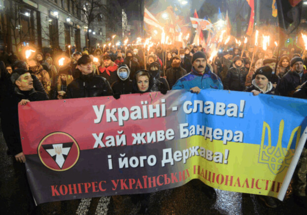 Вечером 1 января по центру Киева прошло шествие в честь дня рождения Степана Бандеры 