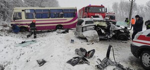 В ДТП маршрутки та легковика неподалік Львова постраждали семеро людей (фото)