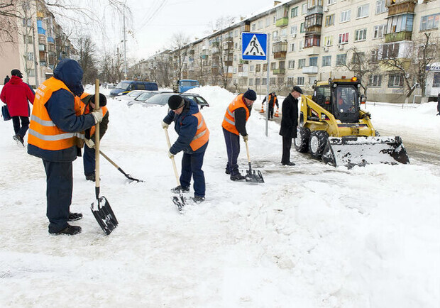 Жители Киева могут жаловаться на неубранный снег  