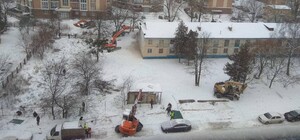 На территории Феофании ради ЖК сносят общежитие, где живут люди