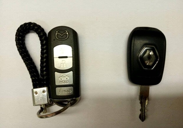 Бюро находок метро Киева ищет владельцев двух потерянных ключей от машин. 