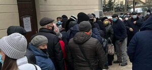У Франківському районі Львова помітили довгу чергу