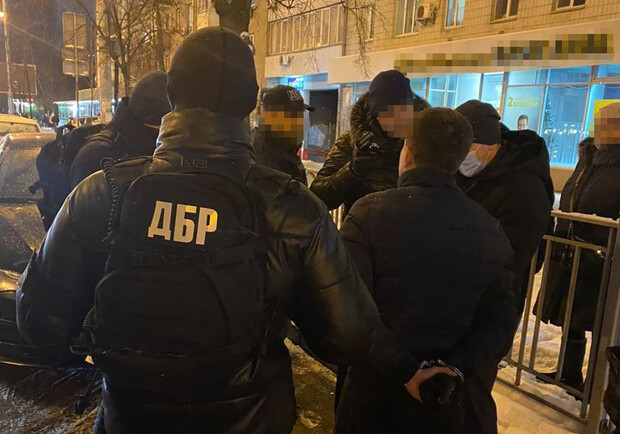 В Киеве сотрудника "Киевзеленбуда" задержали с "откатом" в 1,7 млн грн. 