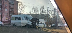 В Запорожье на Космосе маршрутка с пассажирами попала в ДТП
