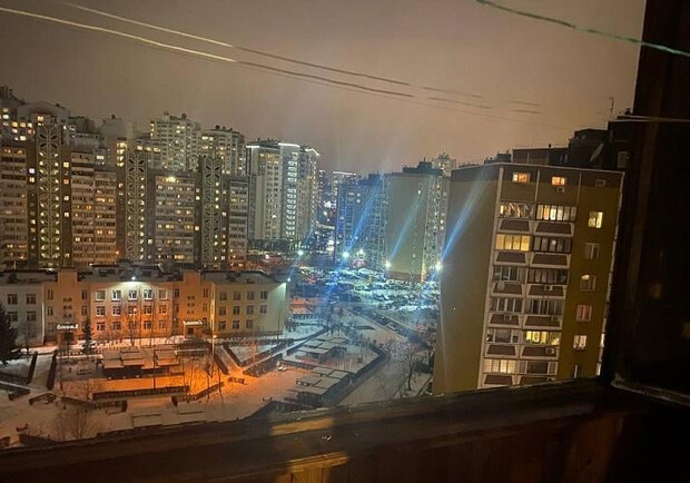 В Киеве женщина хотела спрыгнуть с 12 этажа высотки с малолетним сыном. 