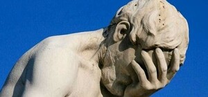 В Днепре заметили царь-балкон с входной дверью (фото)